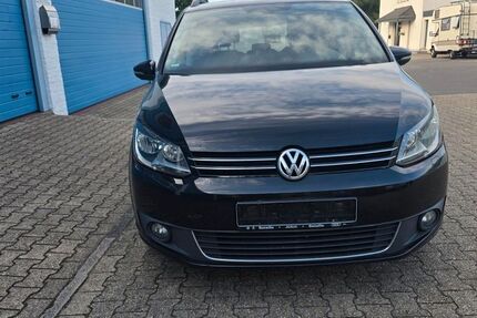 VW Touran 289.000 km 5.000 &euro; Aachen 52068