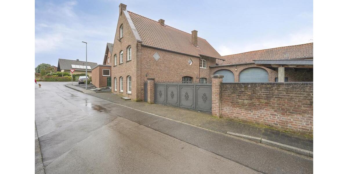 Einfamilienhaus Gangelt - 6 Zimmer, 220 m&sup2;, 2.400&euro; | Angebot:25160824