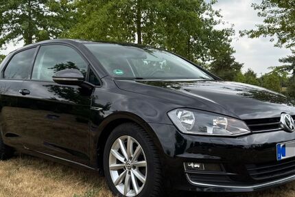 VW Golf 137.000 km 8.349 &euro; Jülich 52428