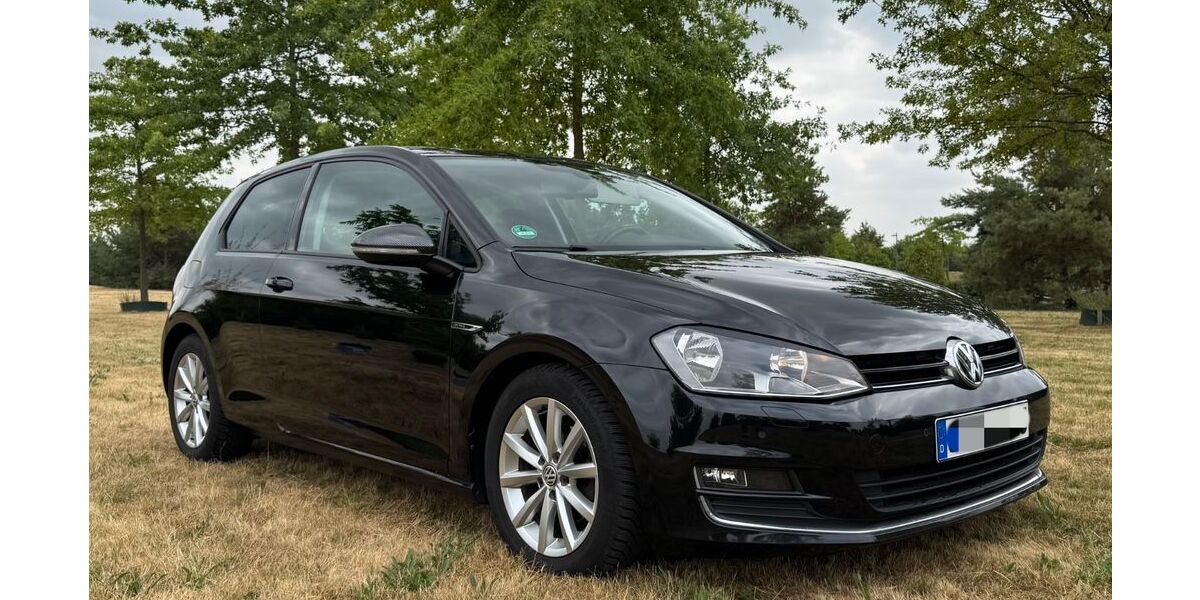 VW Golf 137.000 km 8.349 &euro; Jülich 52428