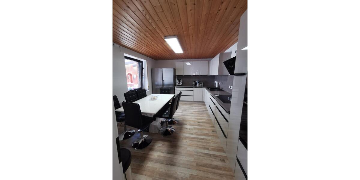 Reihenhaus Alsdorf - 9 Zimmer, 210 m&sup2;, 389.000&euro; | Angebot:27009075
