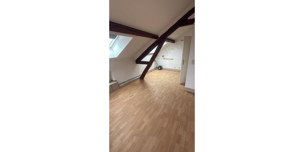 Dachgeschoßwohnung Stolberg (Rheinland) - 3 Zimmer, 100 m&sup2;, 950&euro; | Angebot:26026057