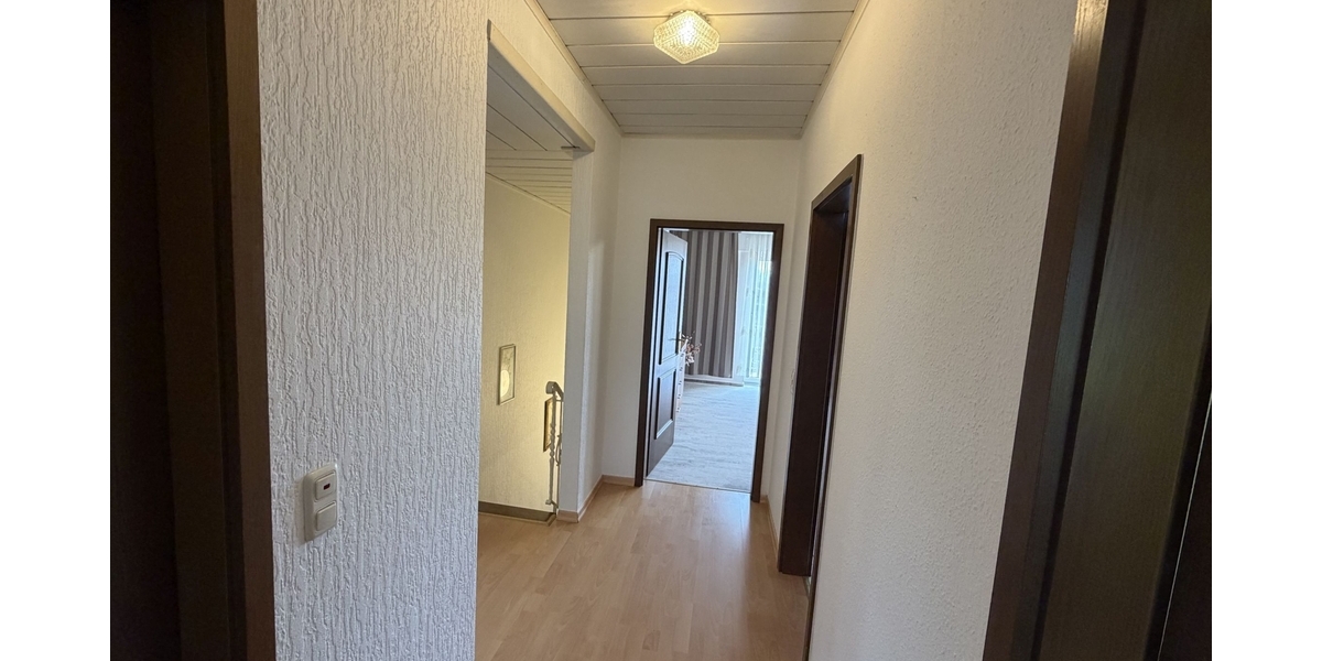 3D: Familienglück in ruhiger Lage - Sehr gepflegtes Einfamilienhaus mit Kamin, Balkon und viel Platz - Reihenendhaus Gangelt | Angebot:26748668