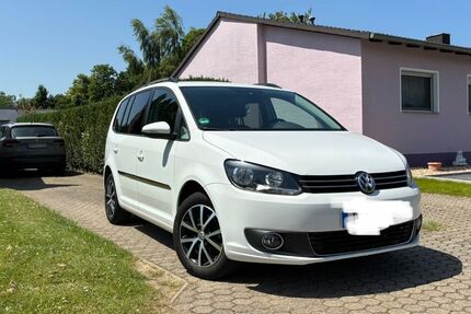 VW Touran 205.000 km 4.900 &euro; Niederzier 52382
