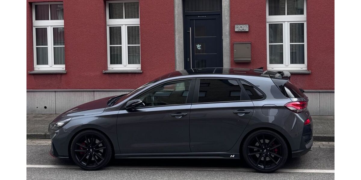 Hyundai i30 67.000 km 22.500 &euro; Aachen 52072