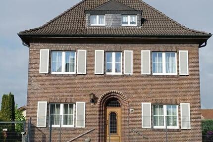 Haus Hückelhoven - 9 Zimmer, 220 m&sup2;, 389.000&euro; | Angebot:26727951