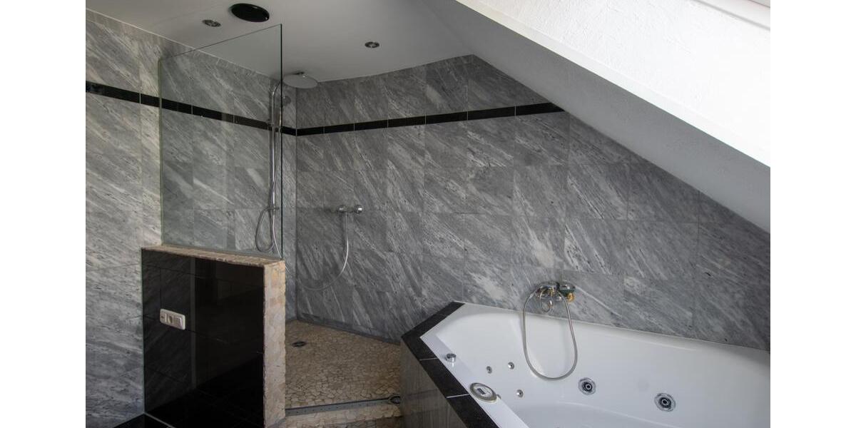 Dachgeschoßwohnung Aachen Aachen-Mitte - 2 Zimmer, 80 m&sup2;, 330.000&euro; | Angebot:26901784