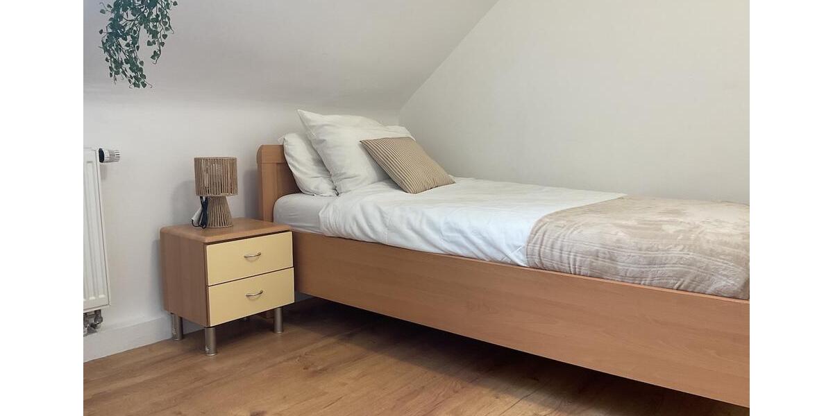Dachgeschoßwohnung Aachen Aachen-Mitte - 3 Zimmer, 12 m&sup2;, 500&euro; | Angebot:26449037
