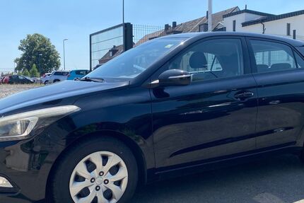 Hyundai i20 180.000 km 5.799 &euro; Düren 52353