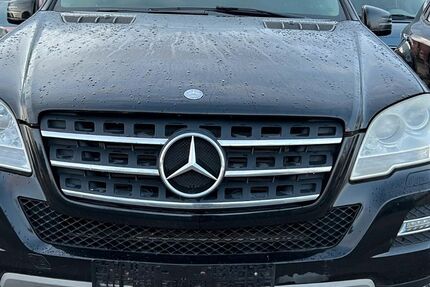 Mercedes-Benz ML 300 402.000 km 3.995 &euro; Düren 52351