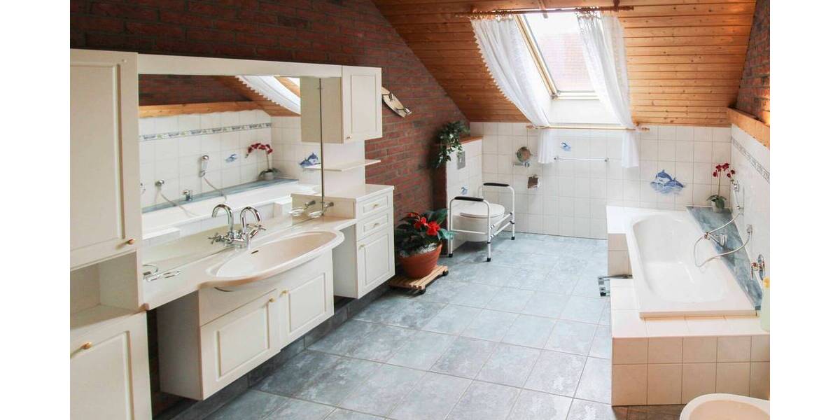 Einfamilienhaus Hückelhoven Millich - 7 Zimmer, 318 m&sup2;, 385.000&euro; | Angebot:26037208