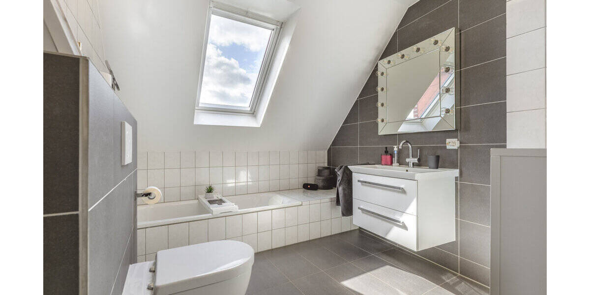 Mehrfamilienhaus, Wohnhaus Alsdorf Hoengen - 6 Zimmer, 219 m&sup2;, 599.000&euro; | Angebot:26192167