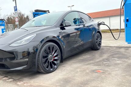 Tesla Model Y 90.000 km 30.200 &euro; Heinsberg 52525