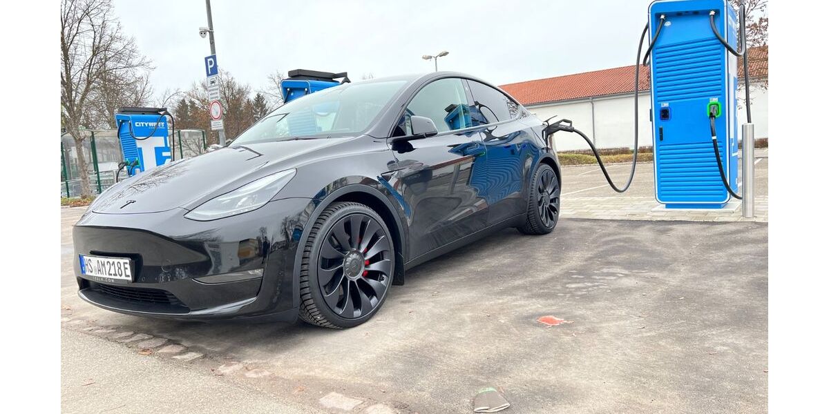 Tesla Model Y 90.000 km 30.200 &euro; Heinsberg 52525