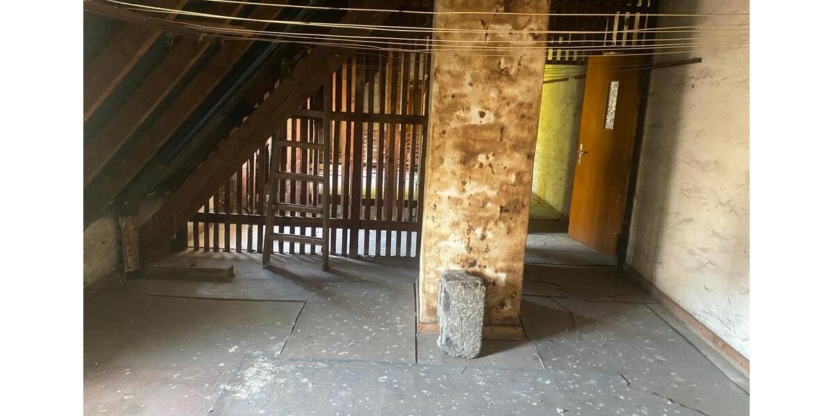 Dachgeschoßwohnung Aachen Aachen-Mitte - 6 Zimmer, 140 m&sup2;, 140.000&euro; | Angebot:26396635