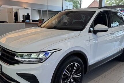 VW Tiguan 63.600 km 24.849 &euro; Baesweiler 52499