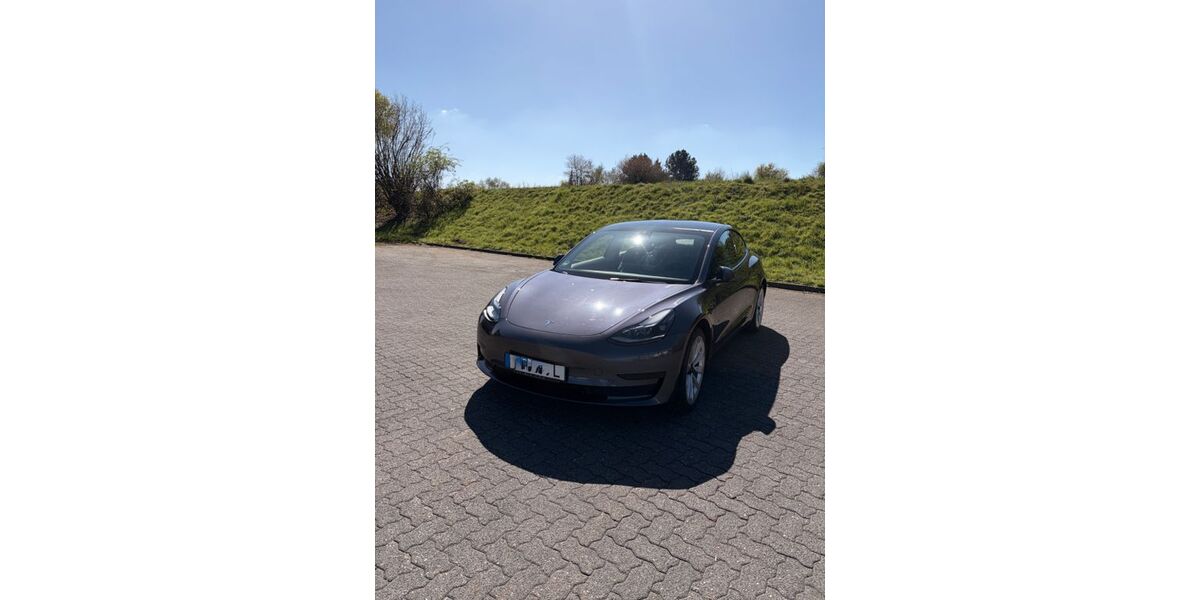 Tesla Model 3 12.000 km 29.900 &euro; Würselen 52146