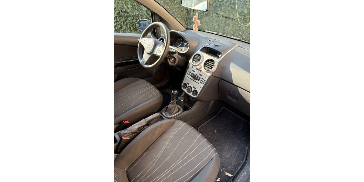Opel Corsa D 155.000 km 2.420 &euro; Heinsberg 52525