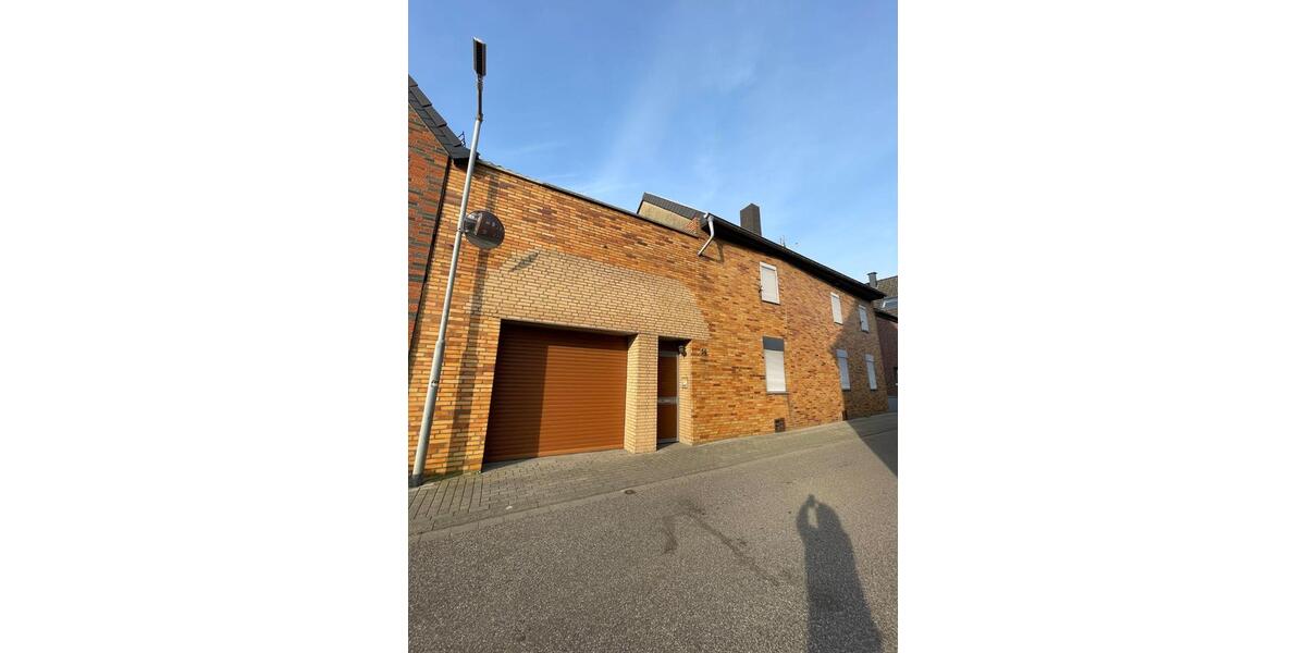 Einfamilienhaus Linnich - 6 Zimmer, 150 m&sup2;, 159.000&euro; | Angebot:25873083