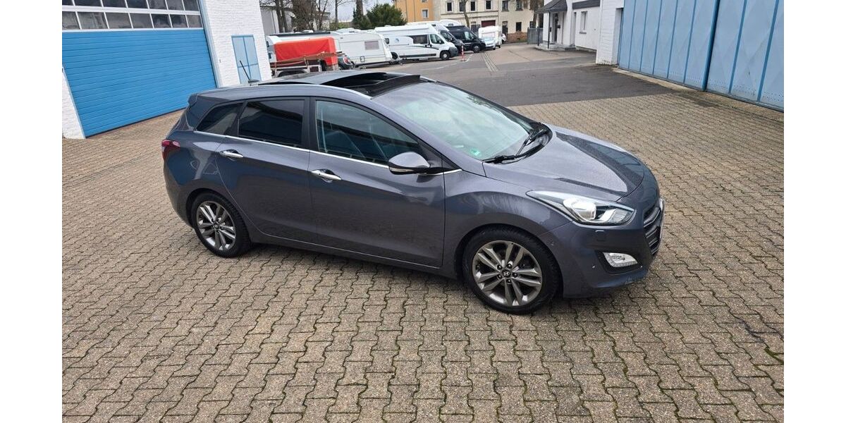Hyundai i30 179.000 km 8.300 &euro; Aachen 52068