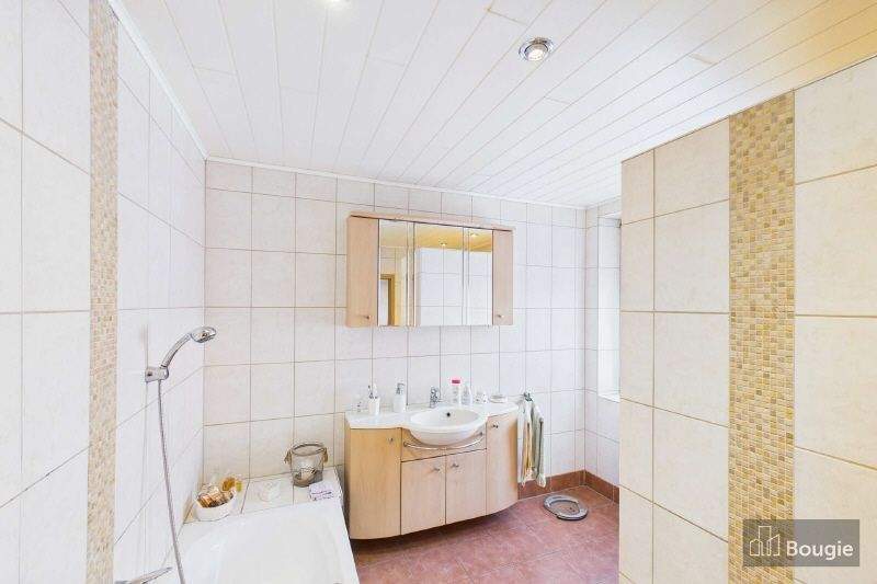 Mehrfamilienhaus, Wohnhaus Gangelt Schierwaldenrath - 7 Zimmer, 252 m&sup2;, 395.000&euro; | Angebot:25661027