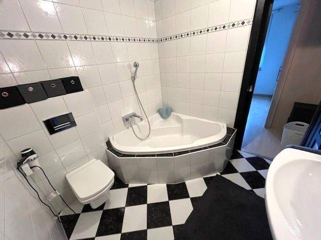 Einfamilienhaus Düren Niederau - 9 Zimmer, 300 m&sup2;, 569.000&euro; | Angebot:25740607