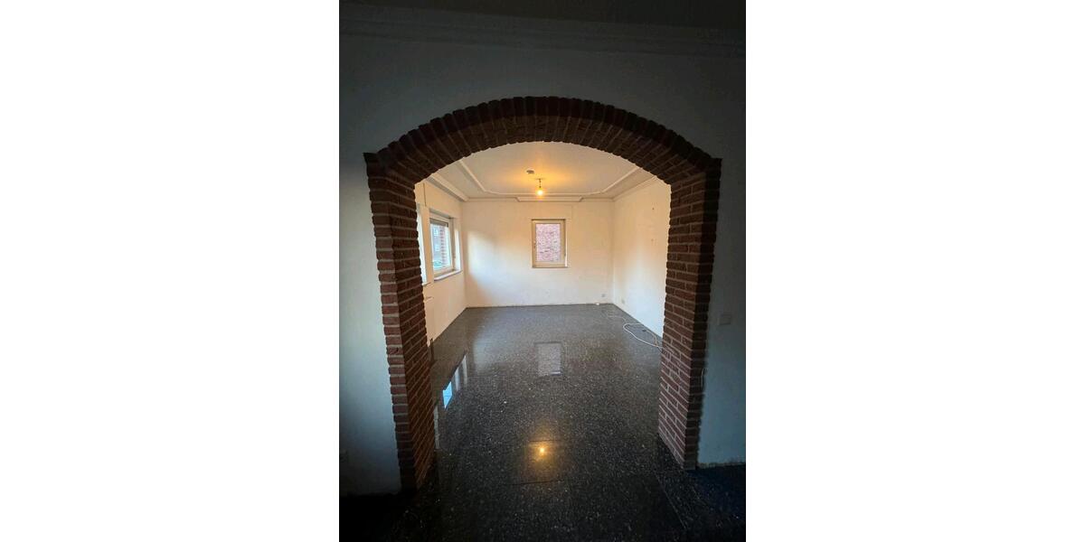 Einfamilienhaus Geilenkirchen - 10 Zimmer, 140 m&sup2;, 420.000&euro; | Angebot:26004373