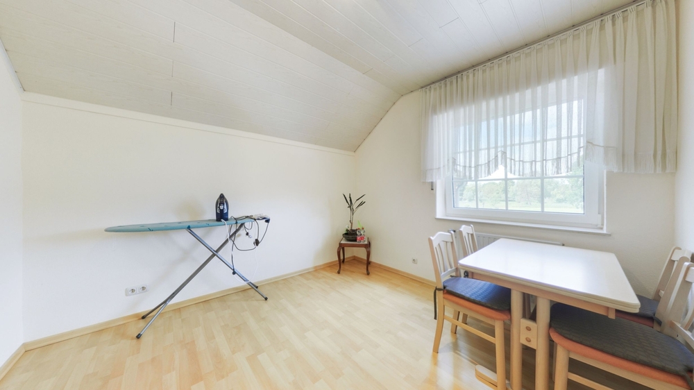 3D: Familienglück in ruhiger Lage - Sehr gepflegtes Einfamilienhaus mit Kamin, Balkon und viel Platz - Reihenendhaus Gangelt | Angebot:26748668