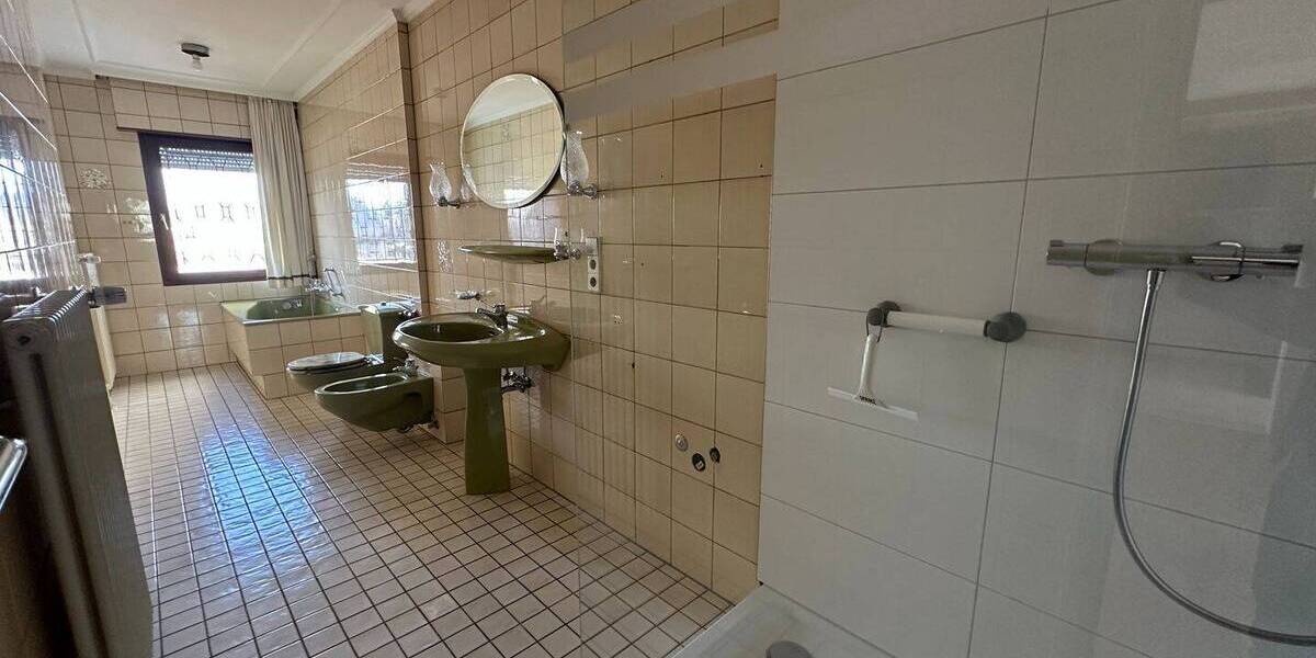 Einfamilienhaus Düren Gürzenich - 7 Zimmer, 178 m&sup2;, 355.000&euro; | Angebot:26190016