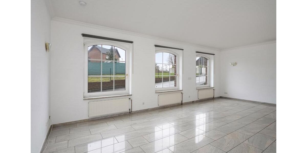 Einfamilienhaus Gangelt - 6 Zimmer, 220 m&sup2;, 2.400&euro; | Angebot:25160824