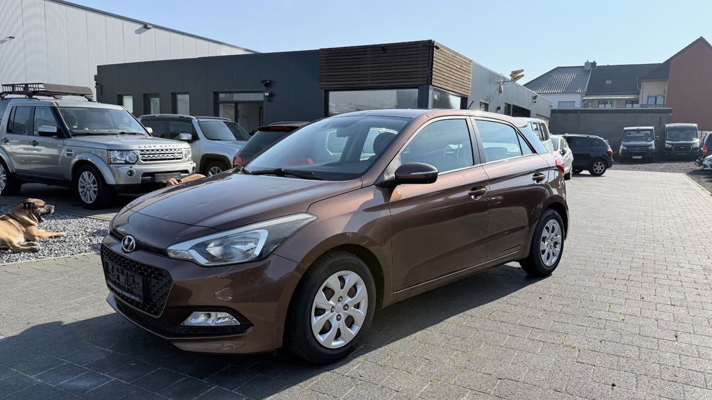 Hyundai i20 91.809 km 5.490 &euro; Übach Palenberg 52531