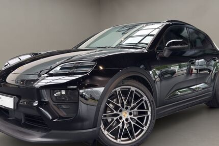 Porsche Macan 10.453 km 81.800 &euro; Aachen 52068