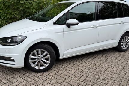 VW Touran 219.400 km 12.900 &euro; Aachen 52074