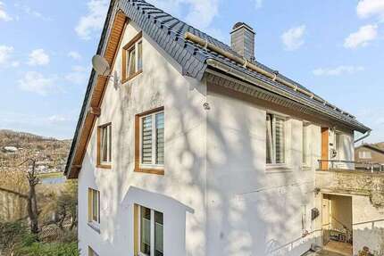 Haus Simmerath - 8 Zimmer, 285 m&sup2;, 375.000&euro; | Angebot:25634346