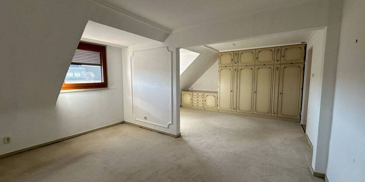 Einfamilienhaus Düren Gürzenich - 7 Zimmer, 178 m&sup2;, 355.000&euro; | Angebot:26190016