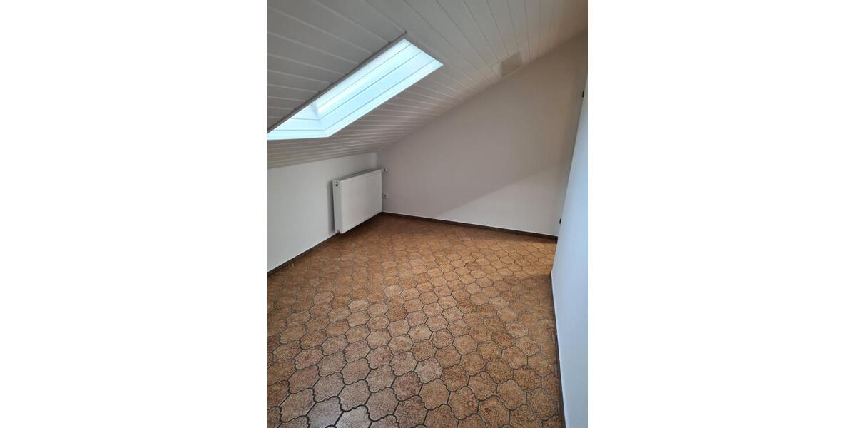 Dachgeschoßwohnung Eschweiler - 2.5 Zimmer, 67 m&sup2;, 420&euro; | Angebot:26586389