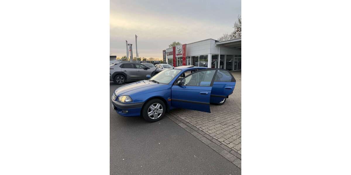 Toyota Avensis 72.000 km 4.000 &euro; Heinsberg 52525