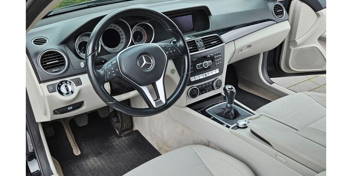 Mercedes-Benz C 220 238.000 km 8.900 &euro; Aachen 52072