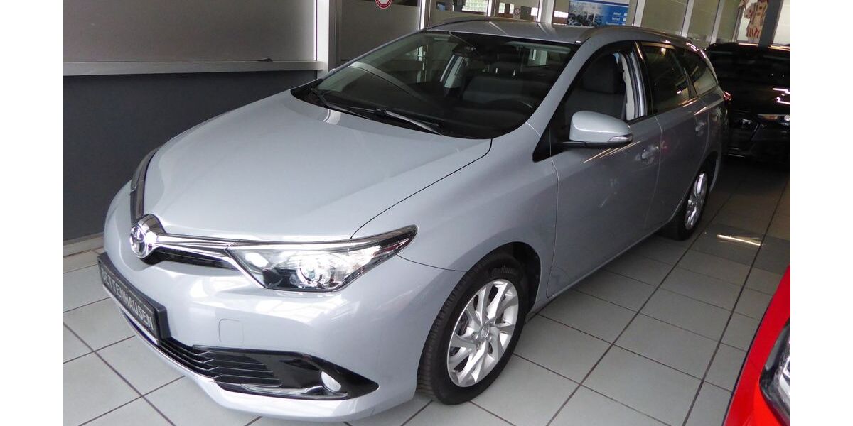 Toyota Auris 83.820 km 12.490 &euro; Herzogenrath 52134