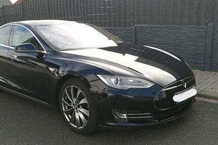 Tesla Model S 242.582 km 20.500 &euro; Geilenkirchen 52511