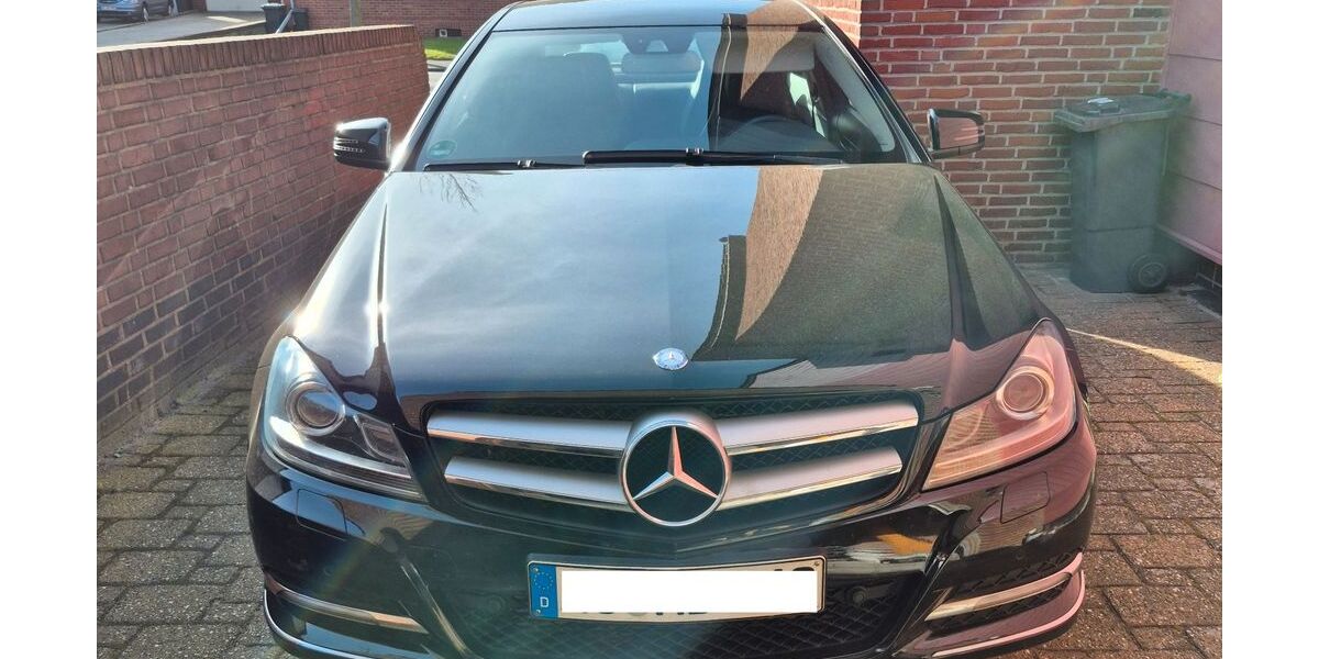 Mercedes-Benz 220 128.500 km 12.500 &euro; Langerwehe 52379