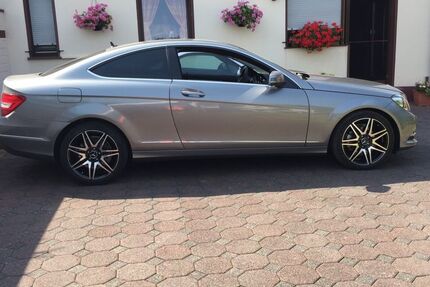 Mercedes-Benz C 180 189.000 km 7.950 &euro; Vettweiß 52391