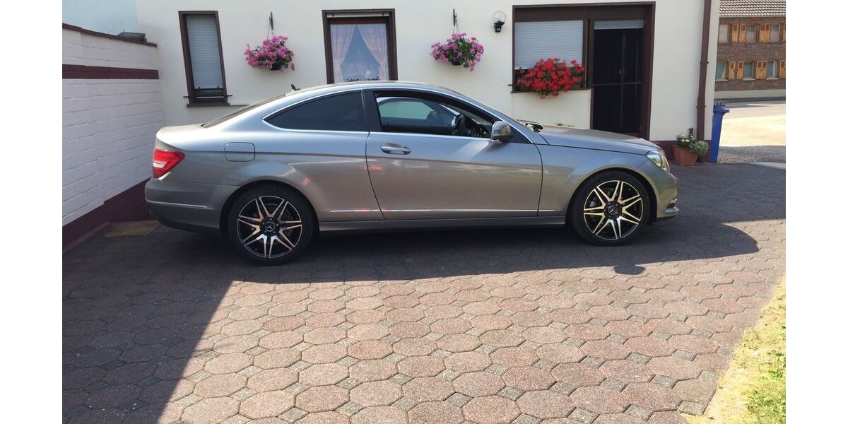 Mercedes-Benz C 180 189.000 km 7.950 &euro; Vettweiß 52391