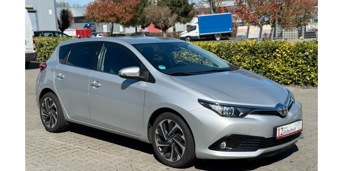 Toyota Auris 134.293 km 9.990 &euro; Alsdorf 52477