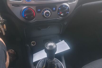 Hyundai i20 125.000 km 3.999 &euro; Düren 52352