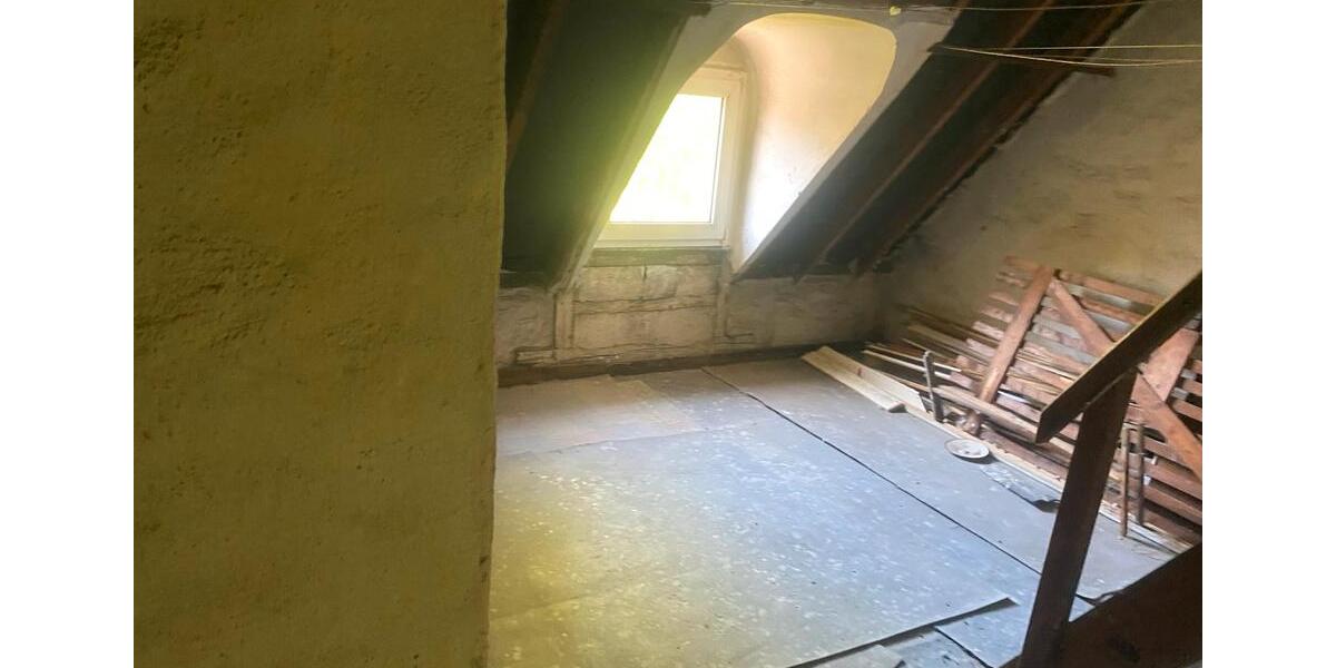 Dachgeschoßwohnung Aachen Aachen-Mitte - 6 Zimmer, 140 m&sup2;, 140.000&euro; | Angebot:26826768