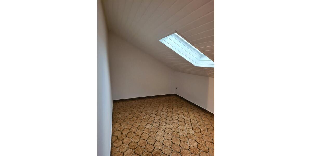 Dachgeschoßwohnung Eschweiler - 2.5 Zimmer, 67 m&sup2;, 420&euro; | Angebot:26586389