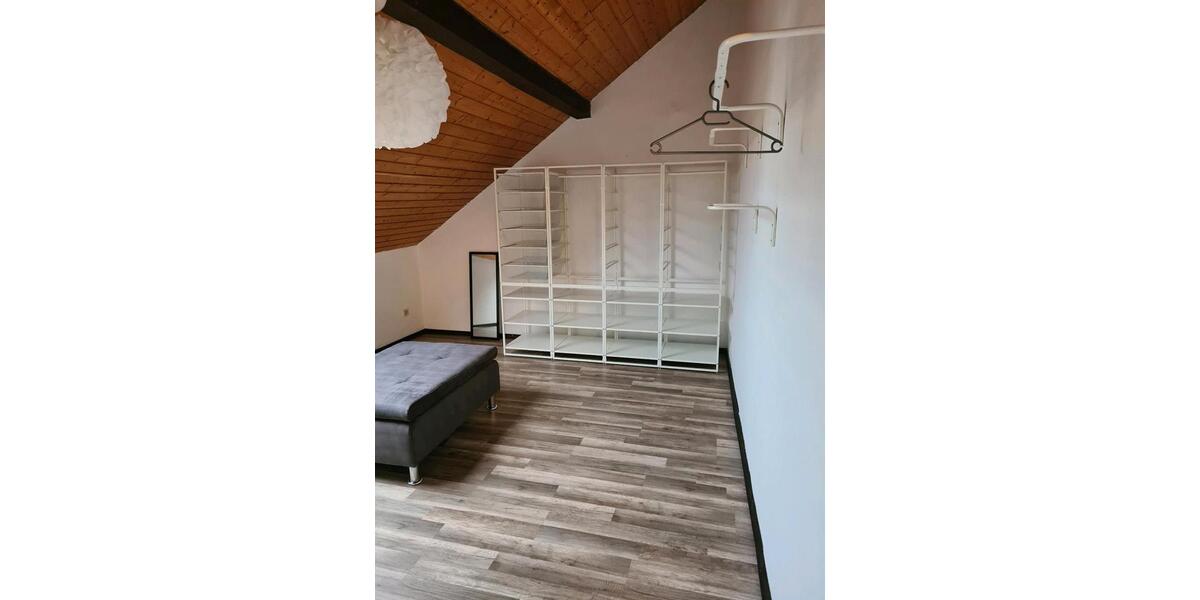 Dachgeschoßwohnung Düren Distelrath - 3 Zimmer, 86 m&sup2;, 670&euro; | Angebot:26577541