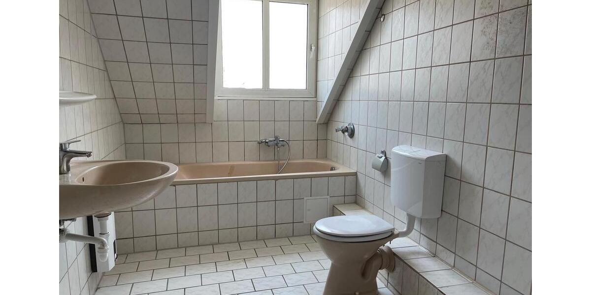 Etagenwohnung Stolberg (Rheinland) - 2 Zimmer, 100 m&sup2;, 850&euro; | Angebot:25478924