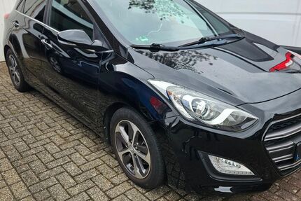 Hyundai i30 42.000 km 10.500 &euro; Würselen 52146